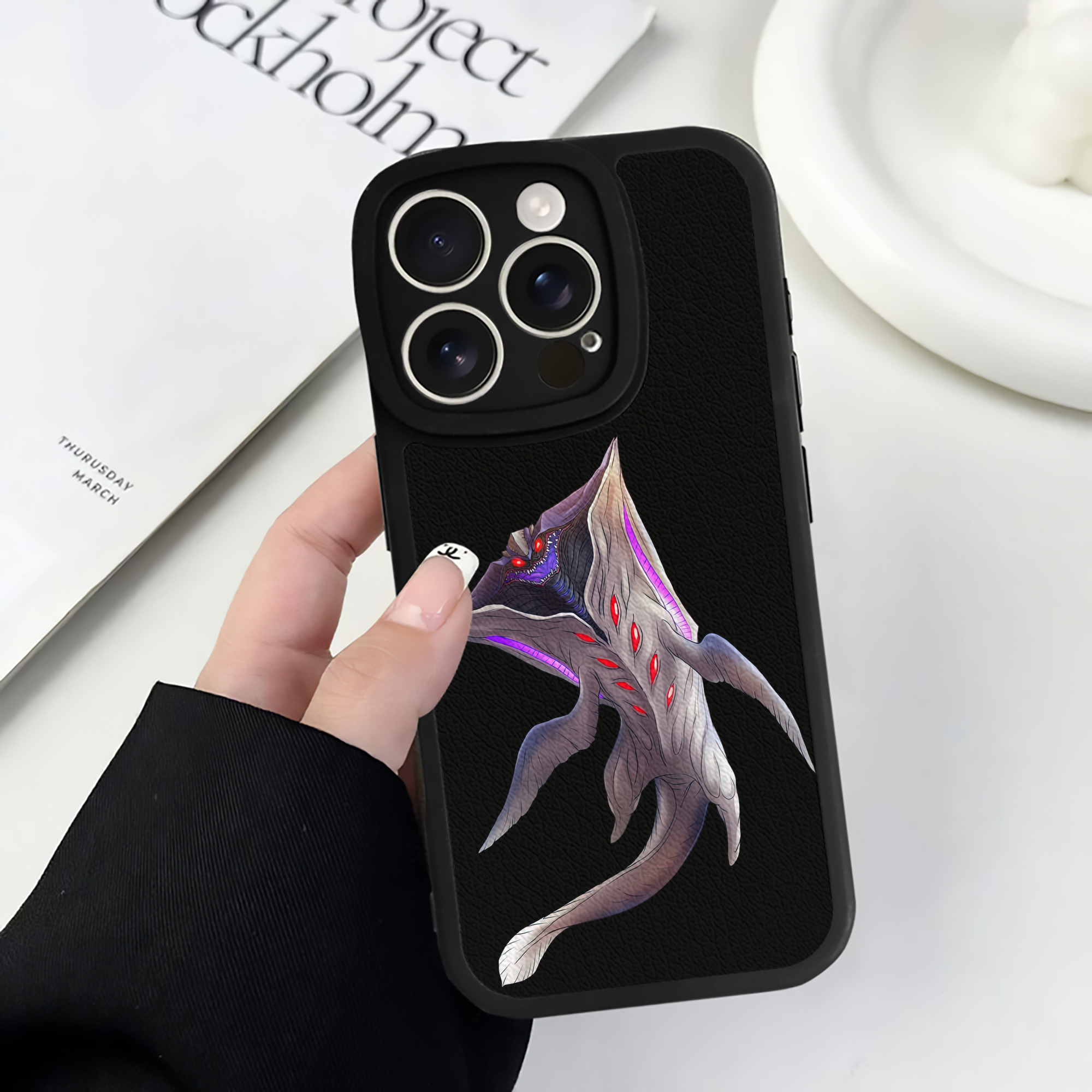 （画像用） ウルトラマン Ultraman 【iPhone 16シリーズ対応】シリコンスマホケース（レザー調） 材質：シリコン